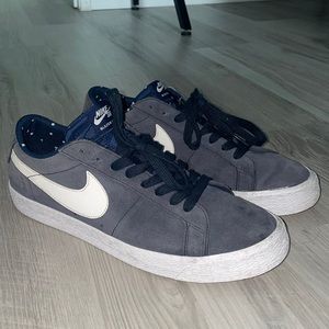 Nike SB blazer. Navy